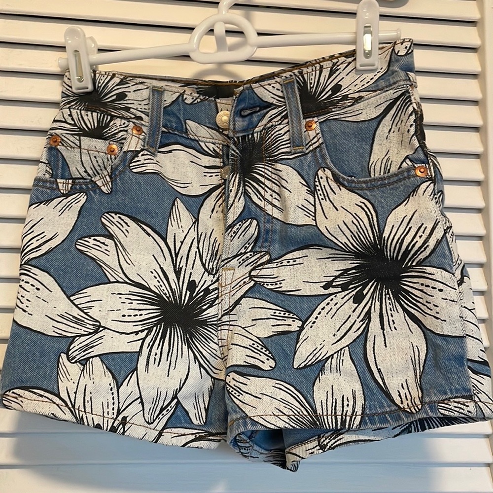 Levi’s farm floral ribcage shorts